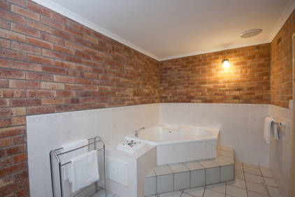 Allan Cunningham Motel And Old Wagon Restaurant - Redcliffe Tourism 3