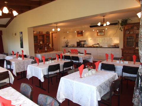 Allan Cunningham Motel And Old Wagon Restaurant - Redcliffe Tourism 6