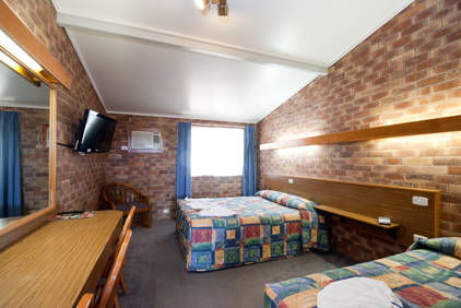 Allan Cunningham Motel And Old Wagon Restaurant - Redcliffe Tourism 8