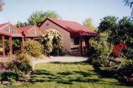 Alpine Country Cottages - Redcliffe Tourism 0