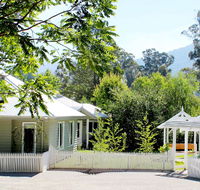 Amelina Cottages - Redcliffe Tourism