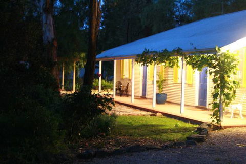 Amy's House - Redcliffe Tourism 0