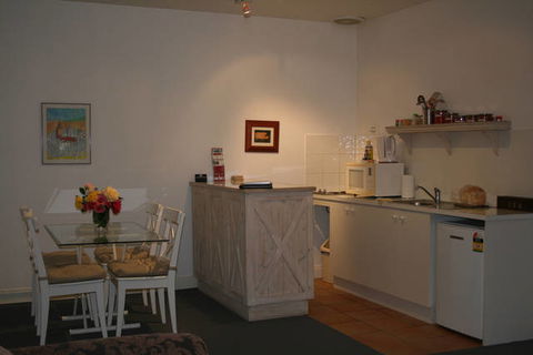 Amy's House - Redcliffe Tourism 3