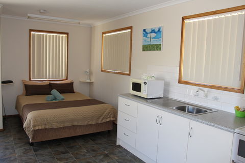 Ardrossan Caravan Park - Redcliffe Tourism 0