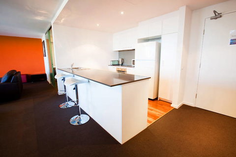 B7 Honeysuckle Apartments - Redcliffe Tourism 2