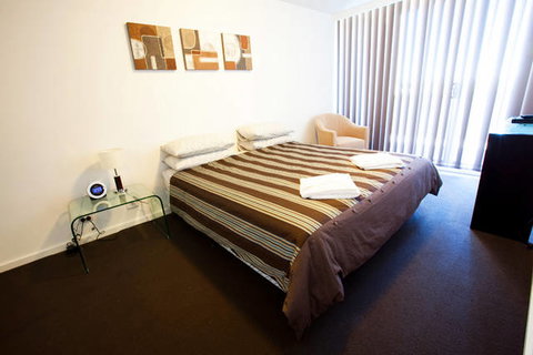 B7 Honeysuckle Apartments - Redcliffe Tourism 3