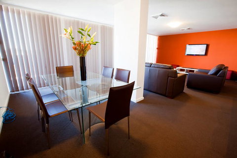 B7 Honeysuckle Apartments - Redcliffe Tourism 7