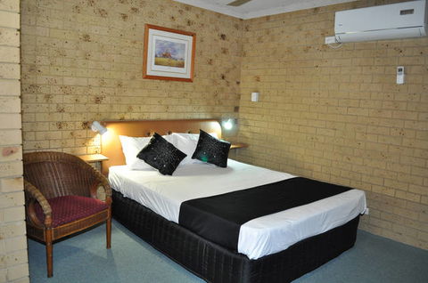 Coast Inn Motel - Redcliffe Tourism 0