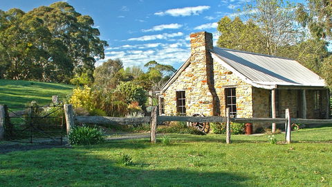 Adelaide Hills Country Cottages - Gum Tree Cottage - Redcliffe Tourism 3