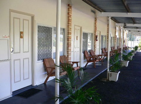 Chinchilla Motel - Redcliffe Tourism 3