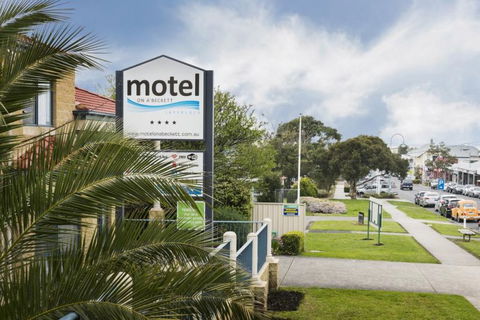 Motel On A Beckett - Redcliffe Tourism 8