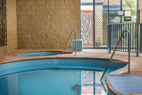 Motel On A Beckett - Redcliffe Tourism 5