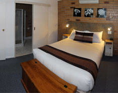 Copper Country Motor Inn & Restaurant - Redcliffe Tourism 1