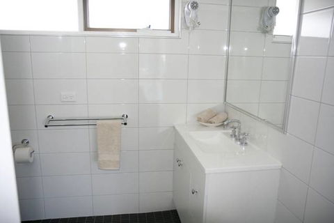Frankston Motel - Redcliffe Tourism 1