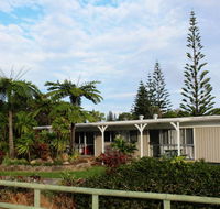 Hibiscus Regal Apartments - Redcliffe Tourism