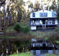 Hidden Grove Retreat - Redcliffe Tourism