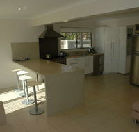 Joylaine Beach House - Redcliffe Tourism