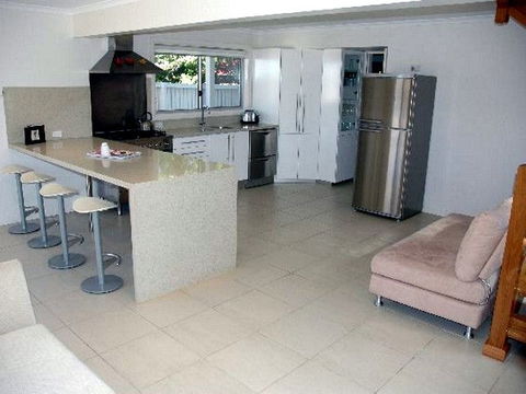 Joylaine Beach House - Redcliffe Tourism 2