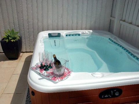 Joylaine Beach House - Redcliffe Tourism 4