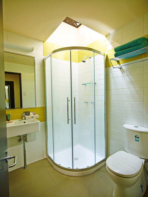 Kakadu Crocodile Hotel - Redcliffe Tourism 0