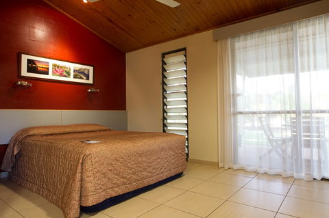 Kakadu Crocodile Hotel - Redcliffe Tourism 2