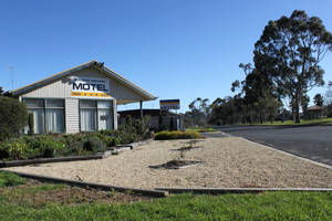 Kaniva Midway Motel - Redcliffe Tourism 7