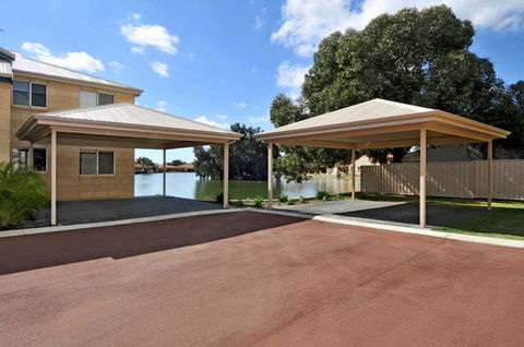 Lakeside Holiday Apartments - Redcliffe Tourism 5