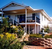 Lovering's Beach Houses - The Whitehouse Emu Bay - Redcliffe Tourism