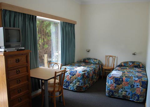 Mountain View Motel - Redcliffe Tourism 0