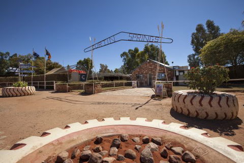Curtin Springs Wayside Inn - Redcliffe Tourism 10