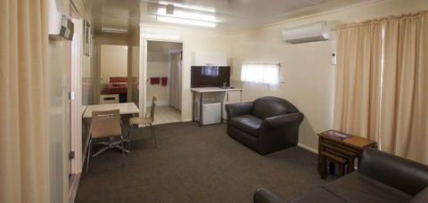 Curtin Springs Wayside Inn - Redcliffe Tourism 15