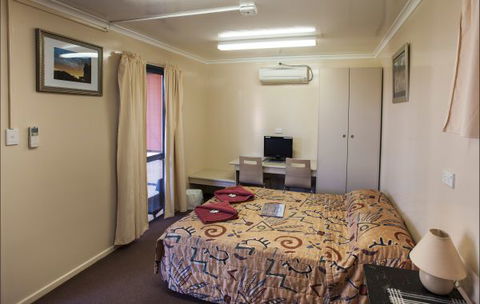 Curtin Springs Wayside Inn - Redcliffe Tourism 17