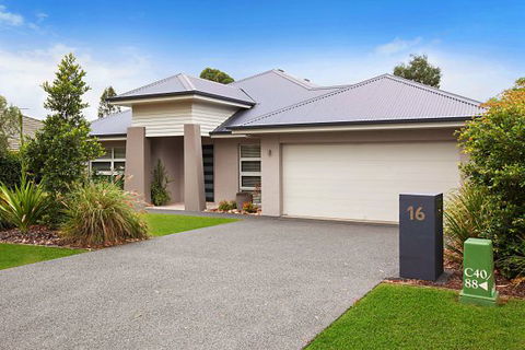Villa Saachi - Redcliffe Tourism 11