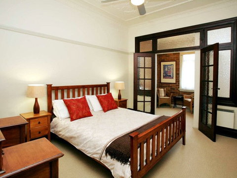 The Bank Guesthouse - Redcliffe Tourism 0