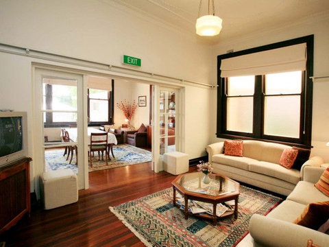 The Bank Guesthouse - Redcliffe Tourism 2