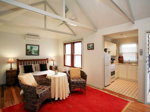 The Bank Guesthouse - Redcliffe Tourism 3