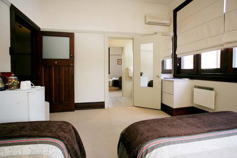 The Bank Guesthouse - Redcliffe Tourism 5