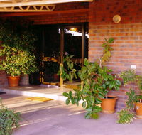 The Lookout Cave Underground Motel - Redcliffe Tourism