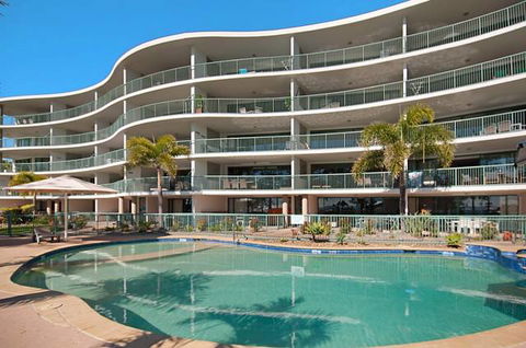The Norfolks On Moffat Beach - Redcliffe Tourism 2