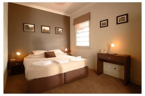 The Royal Hotel - Redcliffe Tourism 1