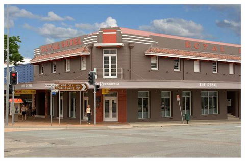 The Royal Hotel - Redcliffe Tourism 2
