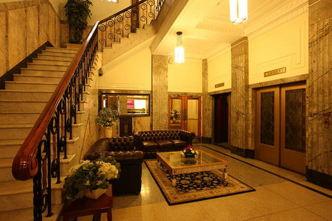 ULTIQA Rothbury Hotel - Redcliffe Tourism 0