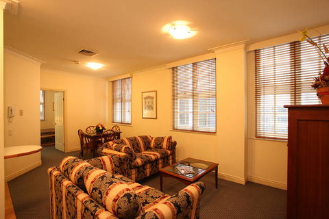 ULTIQA Rothbury Hotel - Redcliffe Tourism 3