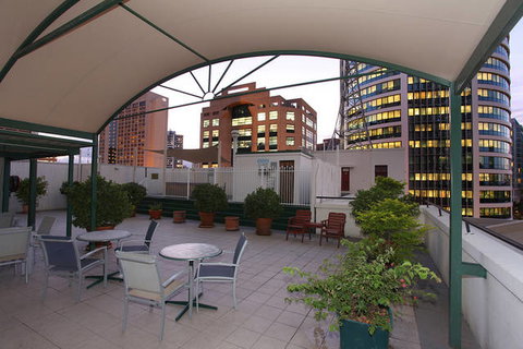 ULTIQA Rothbury Hotel - Redcliffe Tourism 4