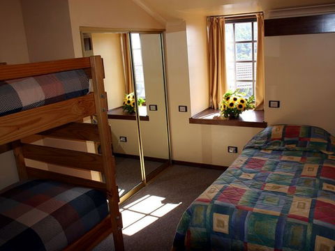 Village Family Motor Inn - Redcliffe Tourism 3