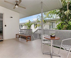 Beachside Tropical Retreat - Redcliffe Tourism 3