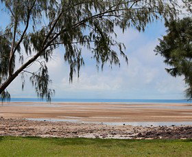 Beachside Tropical Retreat - Redcliffe Tourism 6