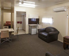 Curtin Springs Wayside Inn - Redcliffe Tourism 7