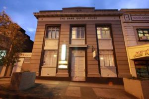 The Bank Guesthouse - Redcliffe Tourism 10