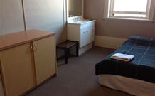 Royal Hotel Yass - Yass - Redcliffe Tourism 0